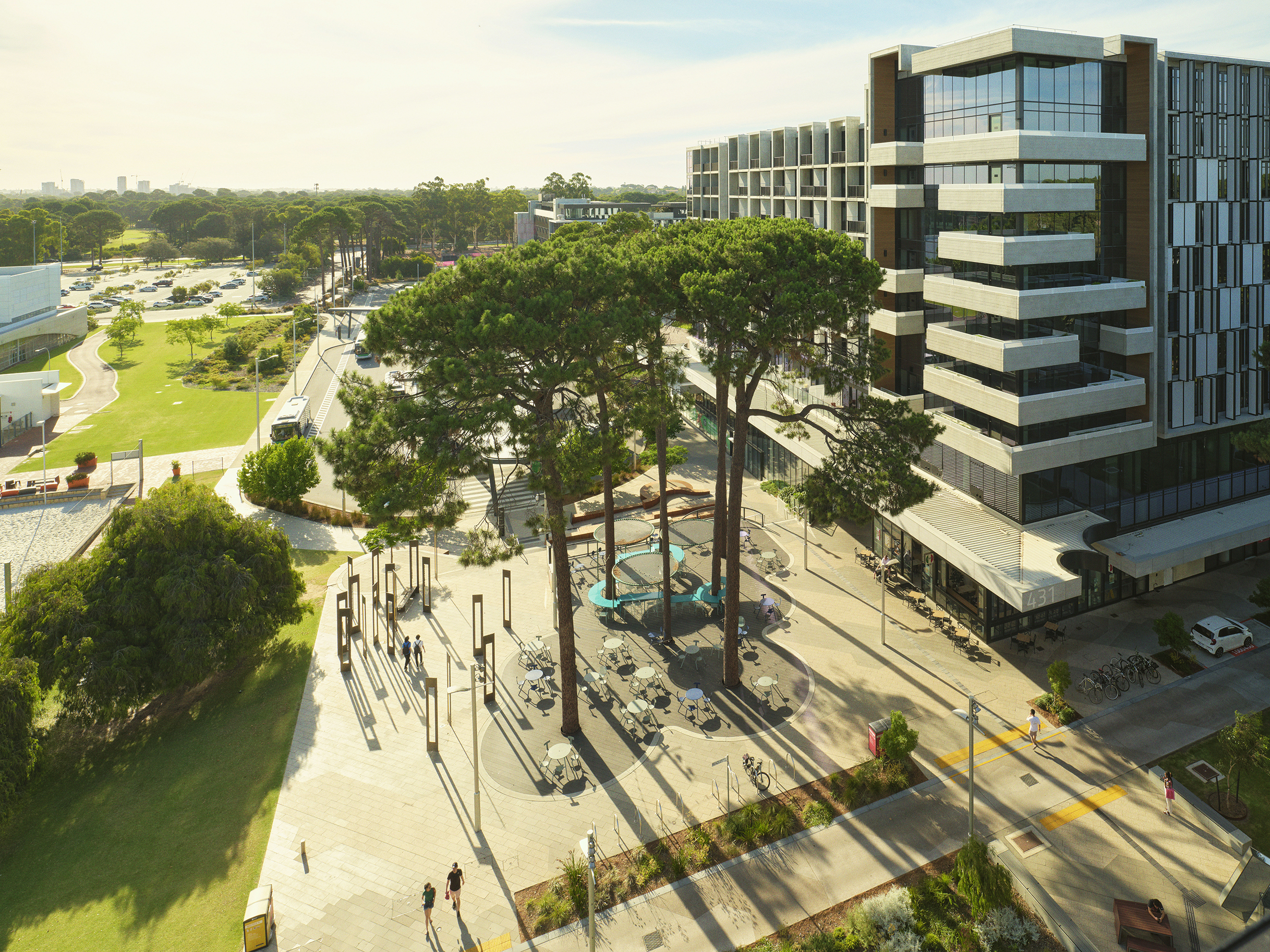 LCW_CurtinExchange_Day610045_small (1).jpg