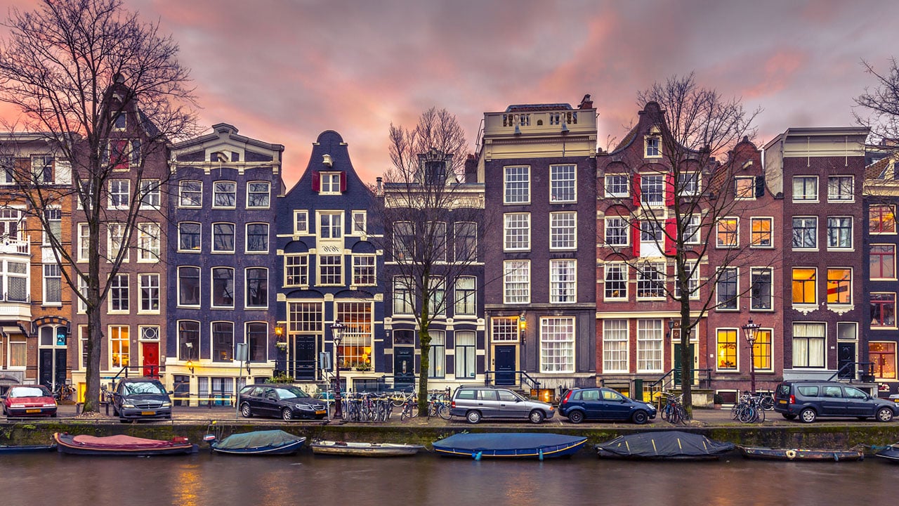 Office_Locations_Amsterdam_iStock-927603122.jpg
