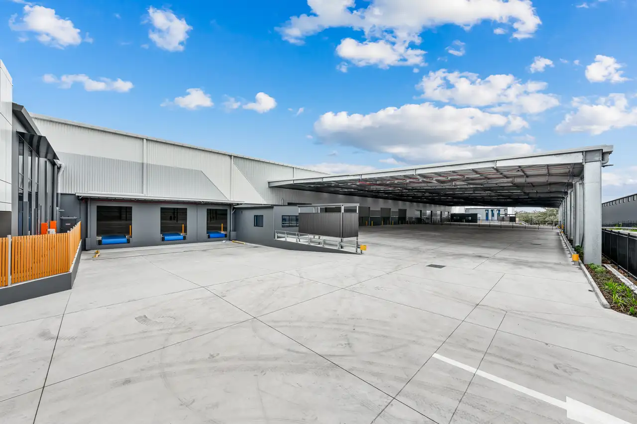 Barracks_at_Metroplex_QLD_Barracks_Road_Shed_Industrial_Warehouse_Exterior.webp