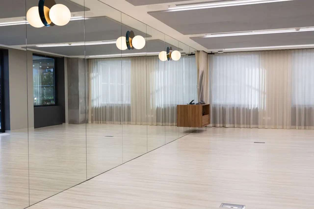 477_Pitt_Street_Sydney_NSW_Building_Interior_Room_Mirrors.webp