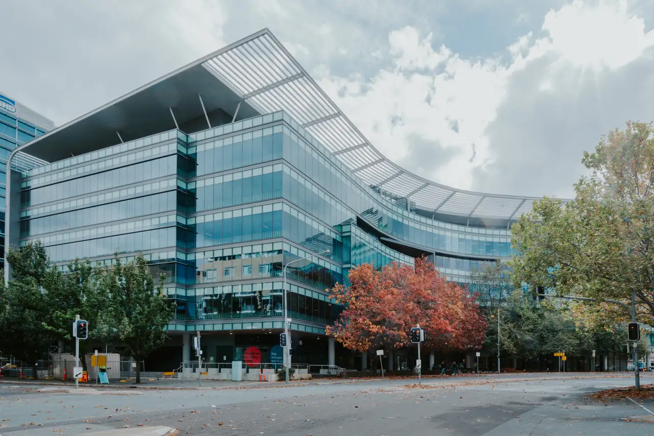 7_London_Circuit_Canberra_ACT_Building_Exterior-2.webp