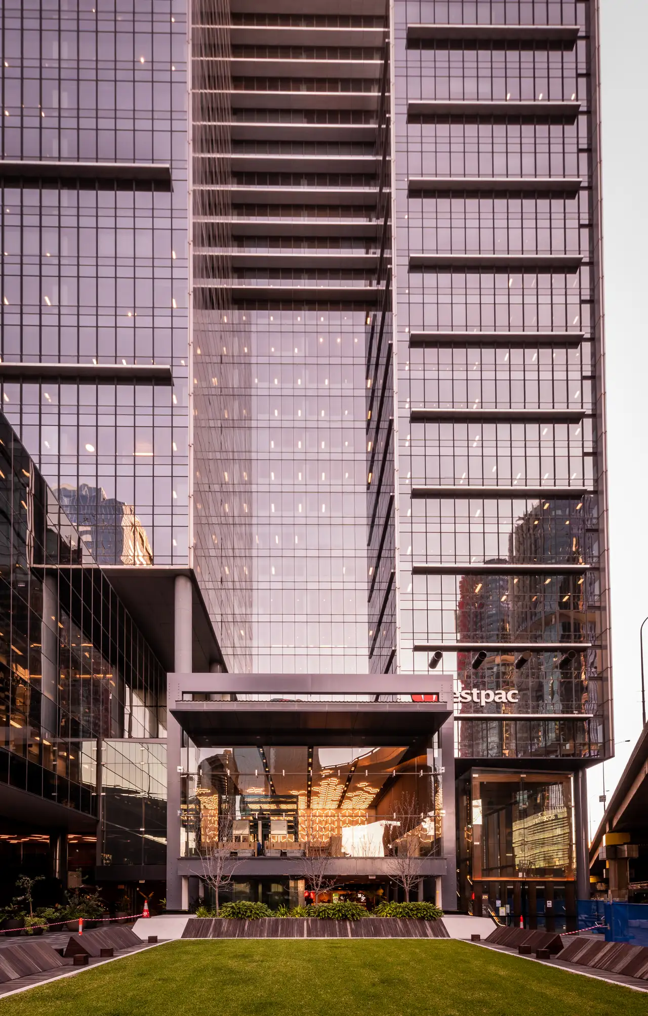 Westpac_Place_275_Kent_Street_Sydney_NSW_Building_Exterior_Portrait.webp