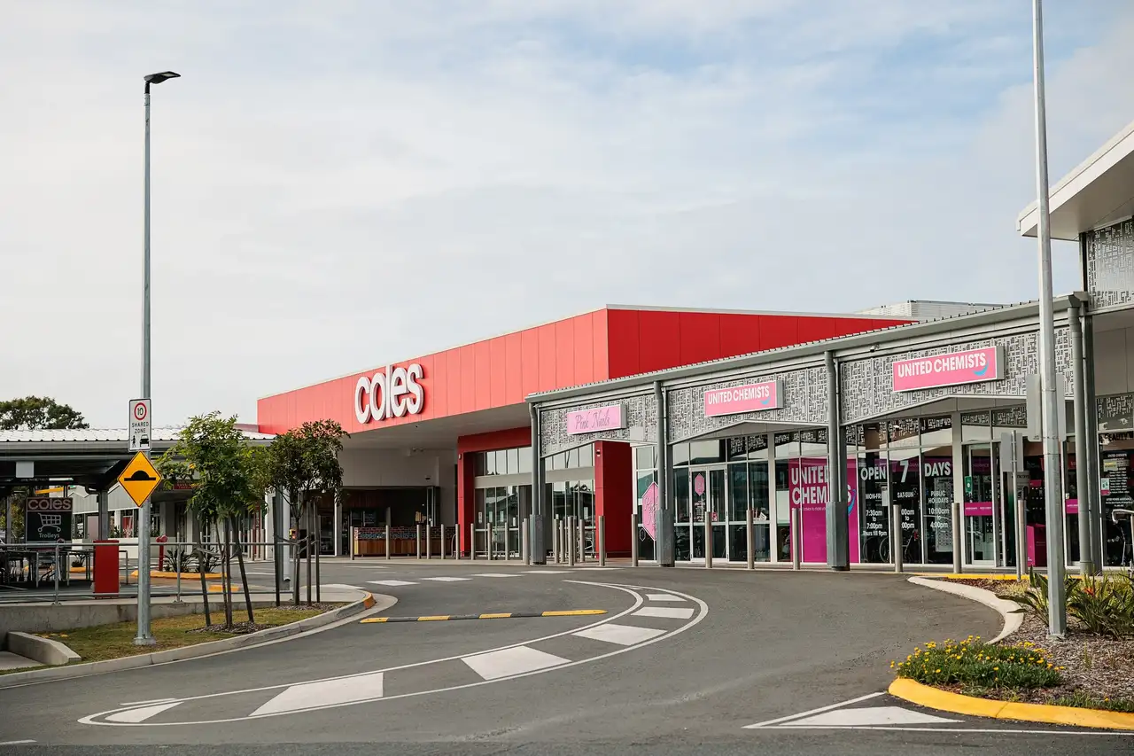 Andergrove_Village_QLD_Retail_Building_Exterior_Coles_Entrance-2.webp