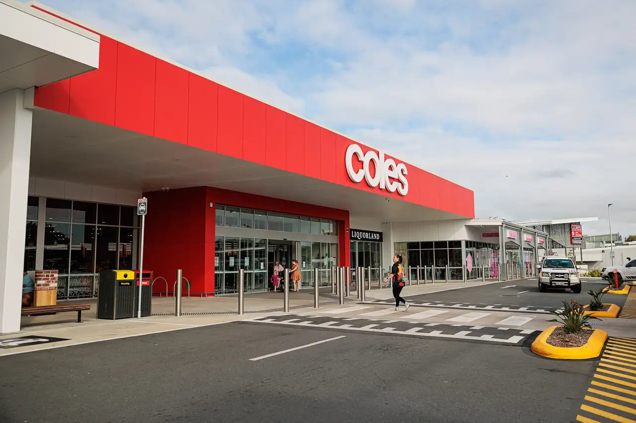 Andergrove_Village_QLD_Retail_Building_Exterior_Coles_Entrance.webp