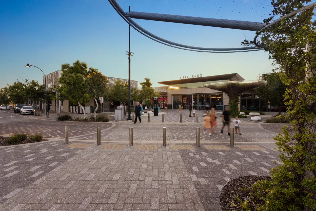 Lakelands_WA_Retail_Building_Exterior_Pedestrian_Area-2.webp