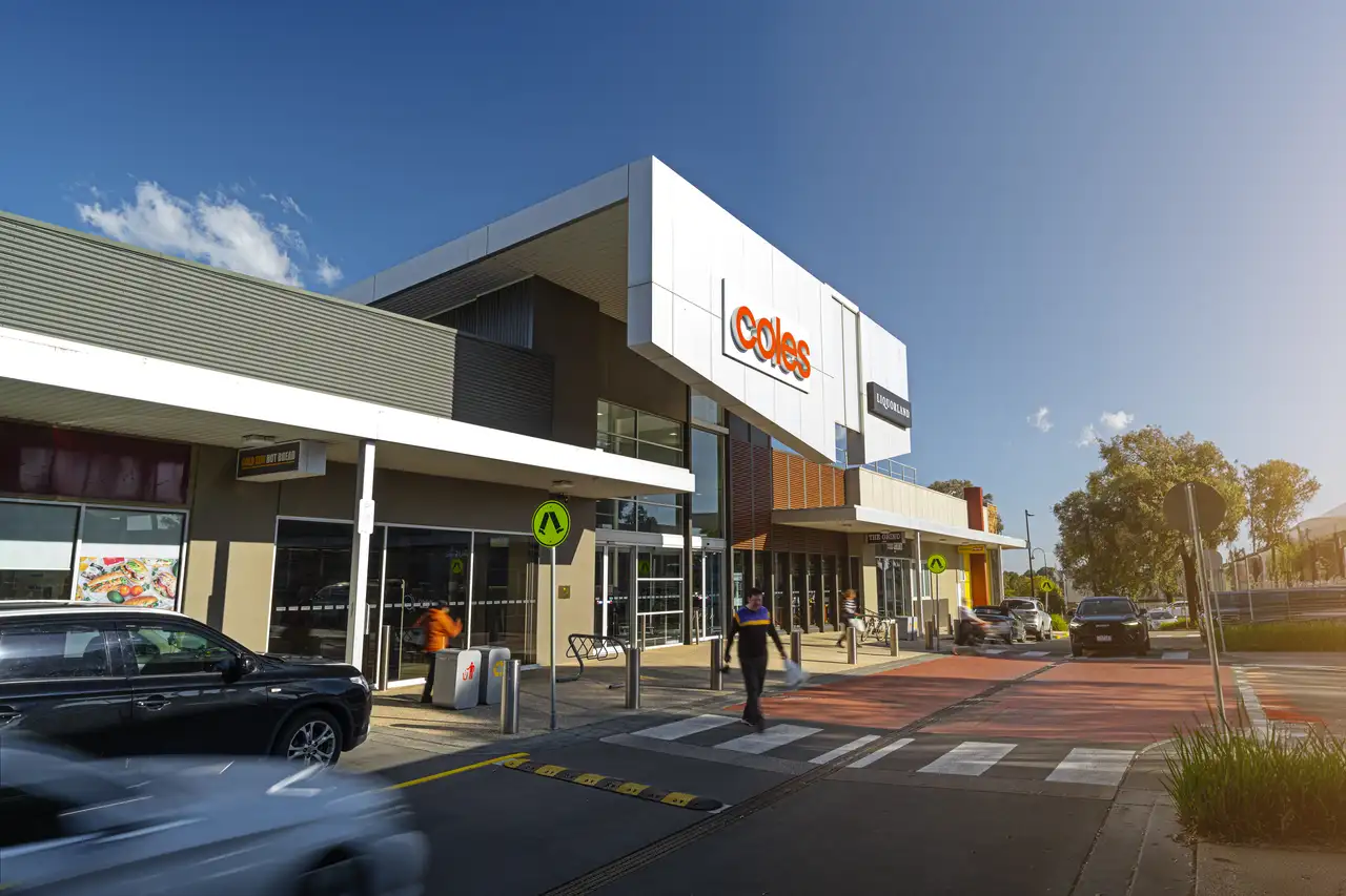 Lynbrook_Village_VIC_Retail_Building_Exterior_Pedestrian_Walking-2.webp