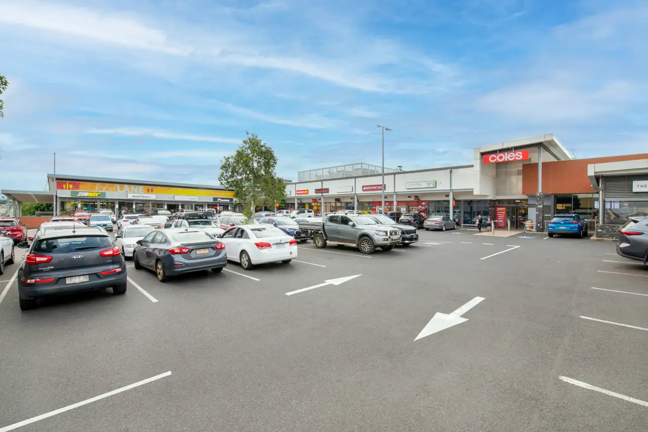 Northpoint_Shopping_Centre_QLD_Retail_Building_Exterior_Car_Park.webp