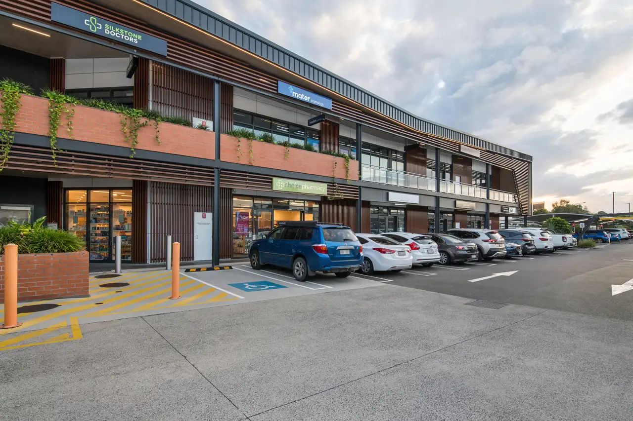 Silkstone_Village_QLD_Retail_Building_Exterior_Parking-2.webp