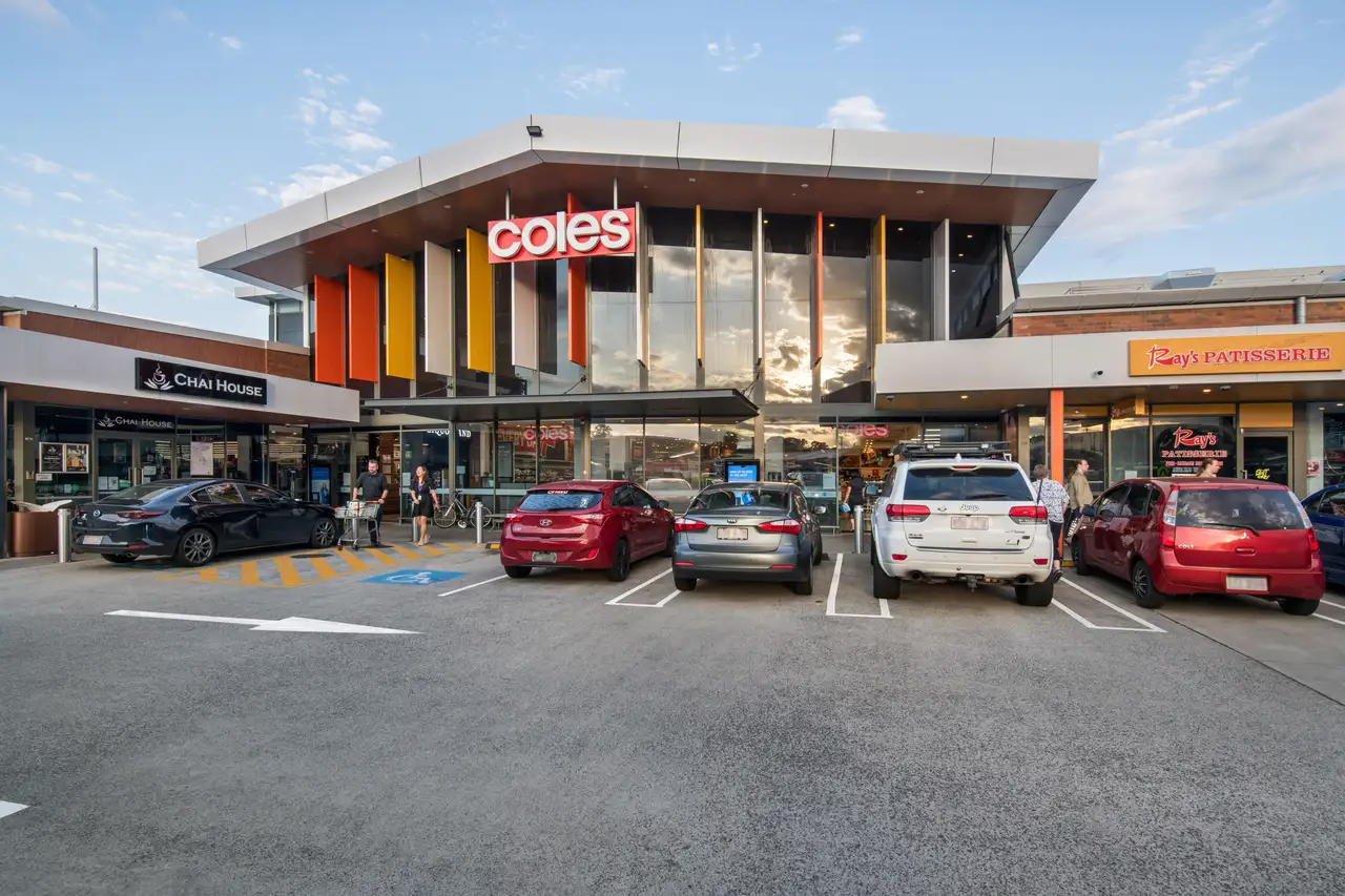 Silkstone_Village_QLD_Retail_Building_Exterior_Parking-3.webp