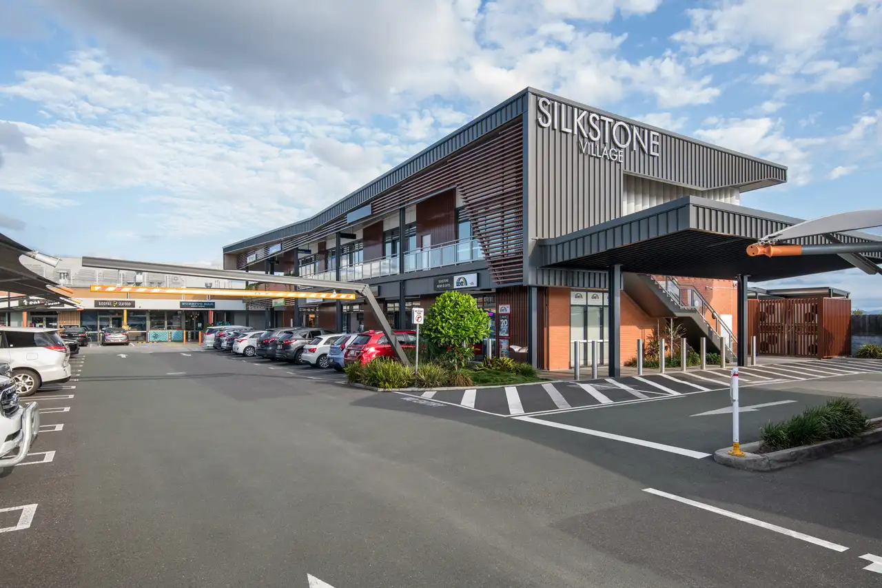 Silkstone_Village_QLD_Retail_Building_Exterior_Parking.webp