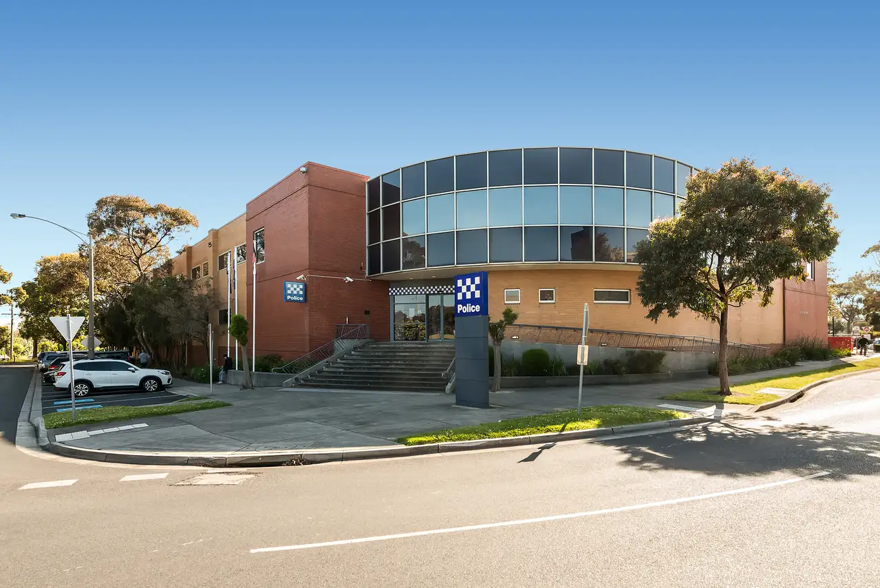 Frankston_Police_Station _and_Law_Courts-Building_Exterior_Police_Sign.webp