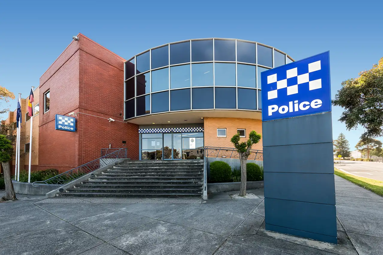 Frankston_Police_Station _and_Law_Courts-Building_Police-Sign-2.webp